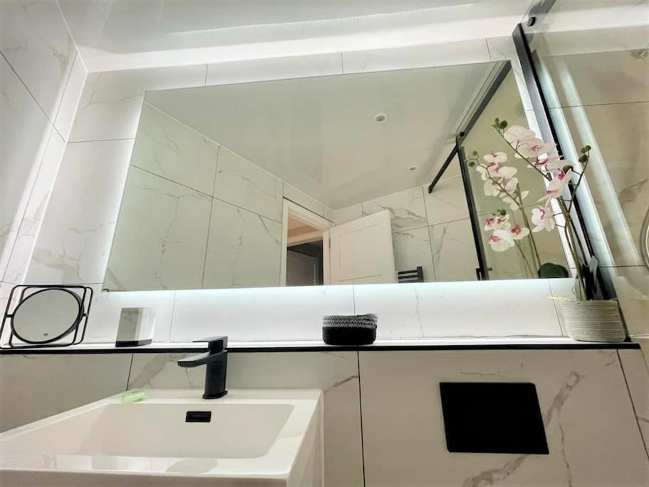 Stylish, Central And Cosy 1Bd Nr Canongate Edinburgh Bagian luar foto